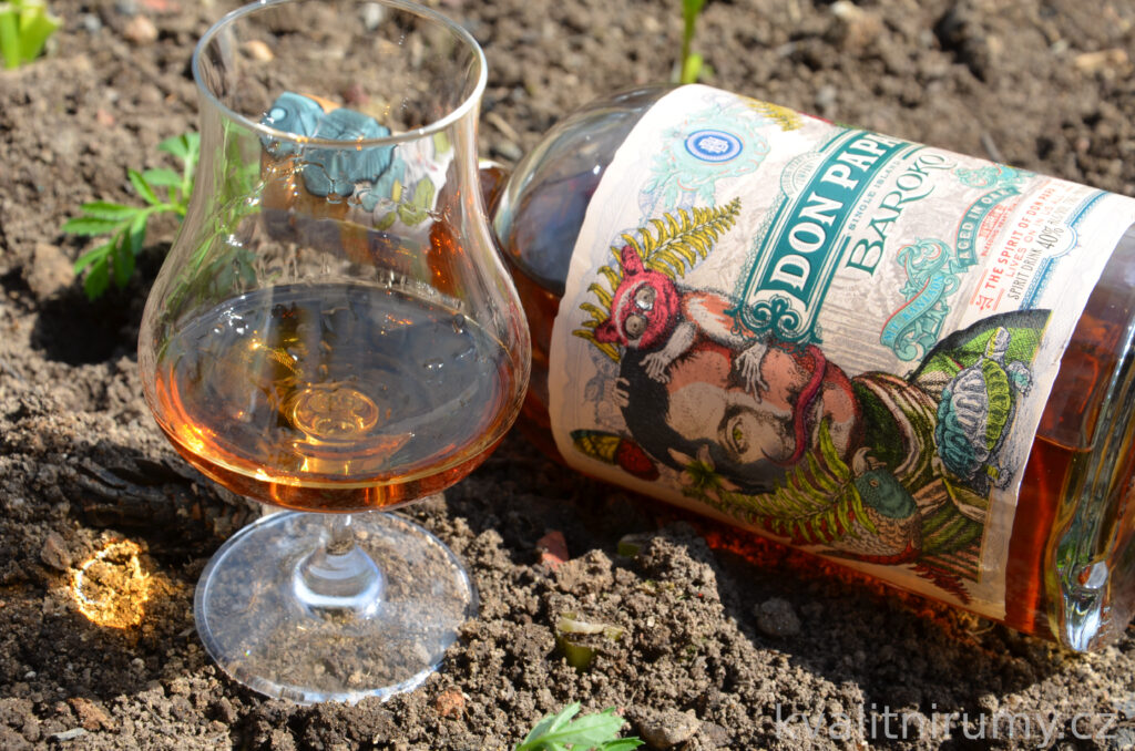 Rum Don Papa Baroko a sklenice v ramci degustace v recenzi